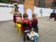 Alumnos del Colegio Sagrado Corazón Jesuitas celebrando San Bernabé con ofrenda floral, música y bailes renacentistas en el patio del centro educativo