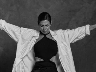 Sara Baras en su posición de baile, foto del anuncio del Premio Max Aplauso del Público