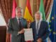 Representantes del Ayuntamiento de Sevilla y RICOM Sevilla en la firma del convenio de colaboración sanitaria