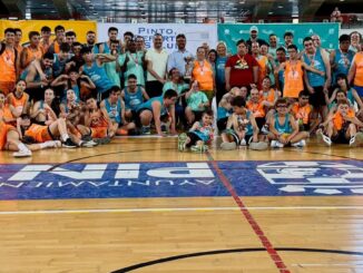 Participantes y autoridades en el Torneo 3x3 Somos Diferencia celebrado en el Polideportivo Príncipes de Asturias de Pinto