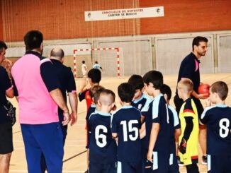 Participantes y autoridades en el Torneo de Fútbol de Fiestas Patronales de San Fernando de Henares