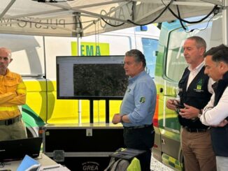 Operaciones de extinción nocturnas en el incendio de Villanueva de los Castillejos, Huelva