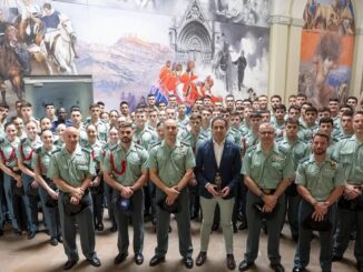 Héctor Folgado, vicepresidente de la Diputación Provincial, recibe a los Alféreces Cadetes de la Guardia Civil en el Palacio Provincial