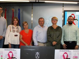 Presentación de la VIII Concentración de Cortadores de Jamón con autoridades locales y representantes de la Fundación Acepain