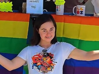 Caravana del Vivero Los Pinares con merchandising del Torremolinos Pride en la Plaza Costa del Sol