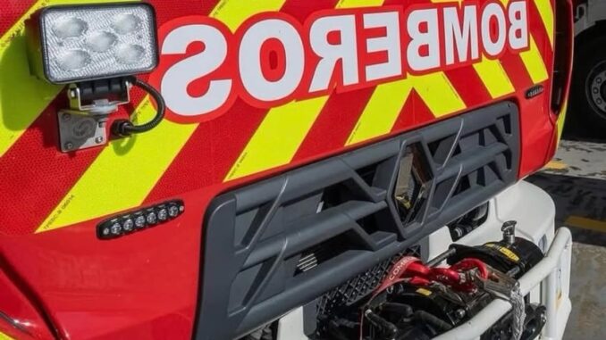 Almonáster la Real: rebajan el nivel de emergencia tras controlar el incendio Operaciones de control del incendio forestal en Almonáster la Real, Huelva