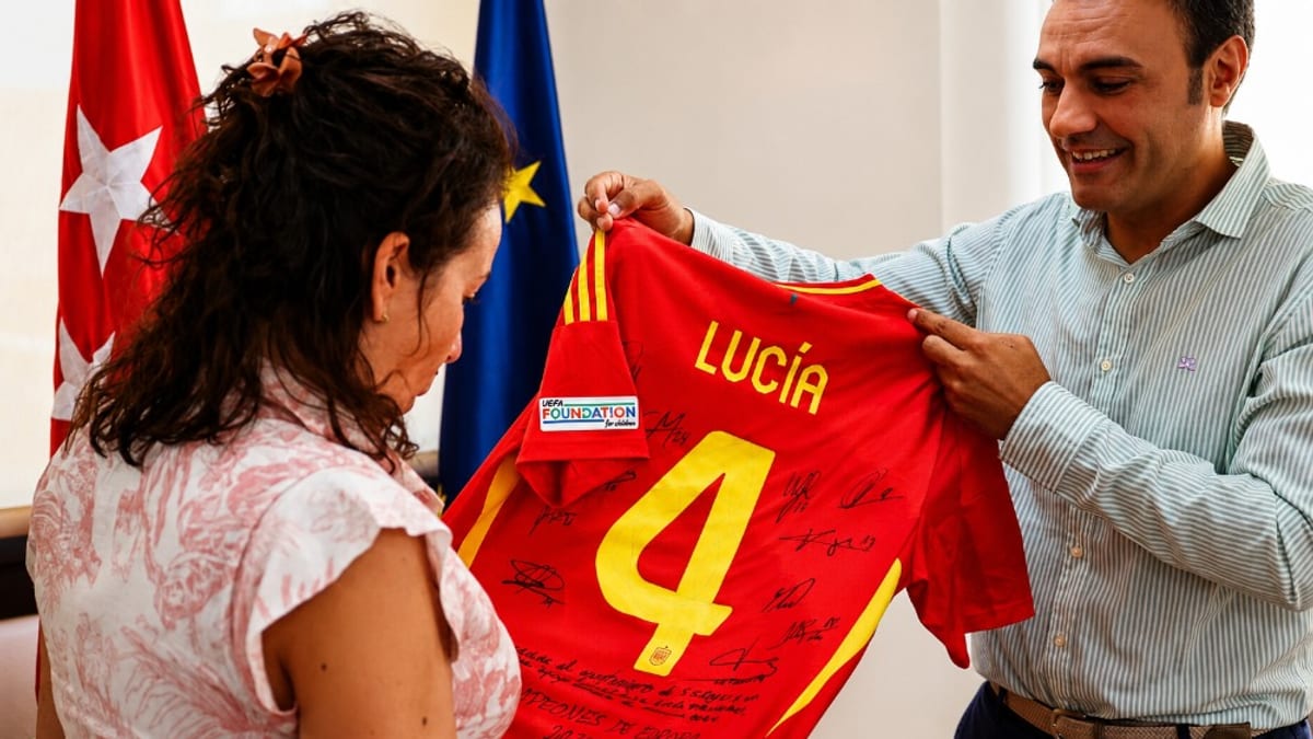 Benito Milano, fisioterapeuta de la selección española, con indumentaria de equipo en la Copa del Mundo