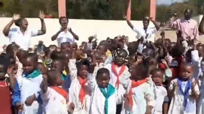 Cáceres dona más de 9.000€ a proyectos sociales en Guinea Bisáu Cartel informativo sobre la donación del Ayuntamiento de Cáceres a la ONG Soguiba en Guinea Bisáu