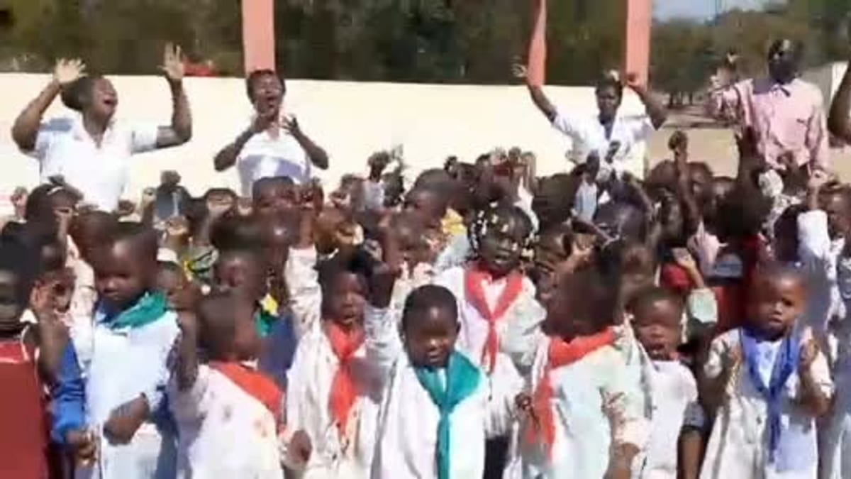 Cartel informativo sobre la donación del Ayuntamiento de Cáceres a la ONG Soguiba en Guinea Bisáu