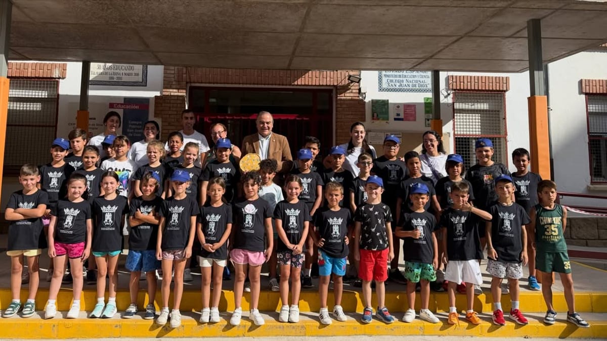 Niños participando en los Campamentos Urbanos de Talavera de la Reina en el Colegio Nacional San Cristóbal