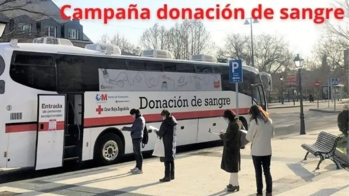 Cartel de la campaña de donación de sangre de Villaviciosa de Odón del 24 de julio frente al Centro Comercial Villacenter