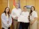 Representantes del Gobierno de Cantabria en la entrega de fondos a Cocina Económica y Cáritas