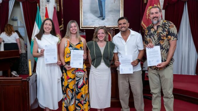 Cuatro nuevos funcionarios toman posesión en el Ayuntamiento de Cádiz Ceremonia oficial de toma de posesión de cuatro nuevos funcionarios del Ayuntamiento de Cádiz en el Salón de Plenos