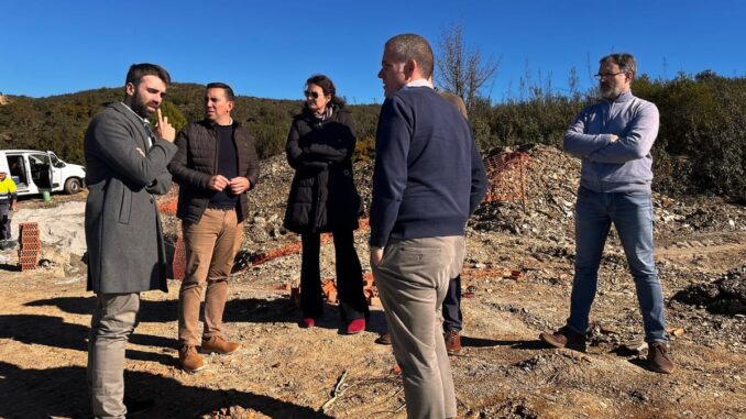 Visita del diputado a las zonas afectadas para supervisar reparación de caminos rurales dañados