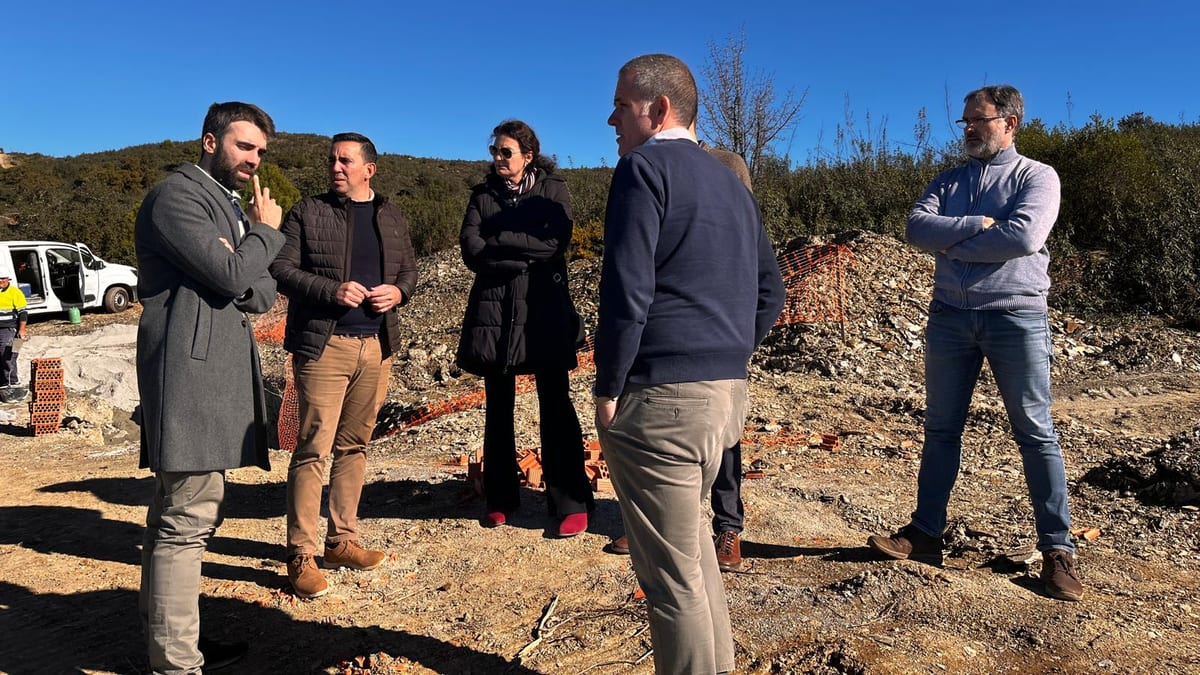 Visita del diputado a las zonas afectadas para supervisar reparación de caminos rurales dañados