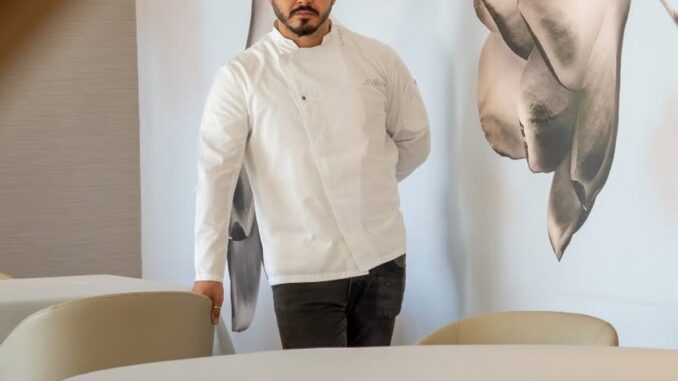 Chef Rigoberto Almeida y equipo de El Pellizco Costa Calma, restaurante de fusión canaria y caribeña en Fuerteventura