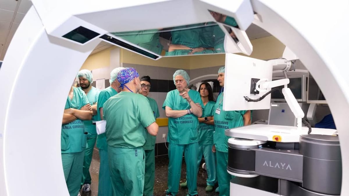 Robot de navegación cinemática para cirugía de columna incorporado al Sergas