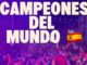 Cientos de vecinos de Humanes de Madrid reunidos en la Plaza de la Constitución celebrando el mundial de España con pantalla gigante