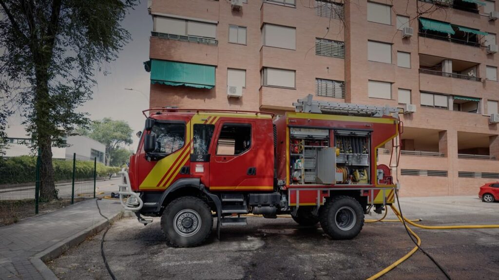Bomberos de Madrid intervienen en incendio de pastos en Ciudad Lineal