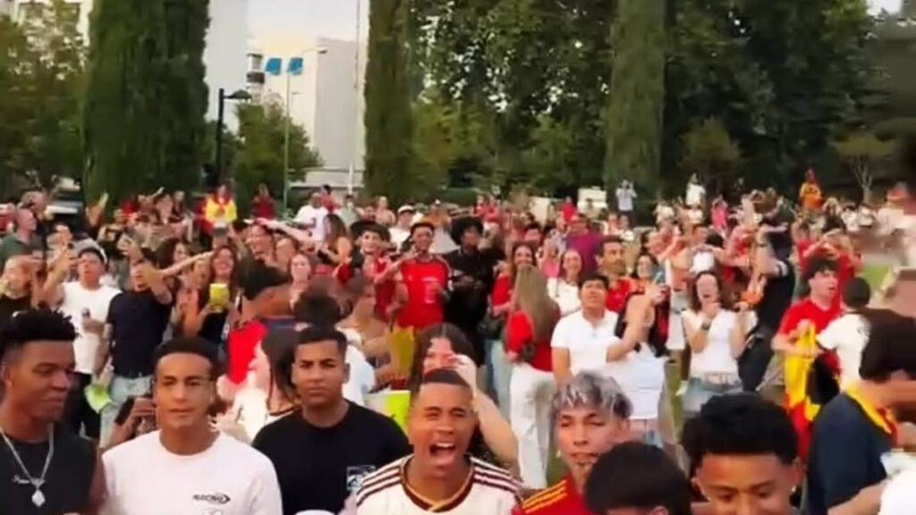 Cartel promocional de la retransmisión de la final del Mundial 2026 España vs Argentina en Majadahonda