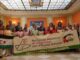 El Alcalde Alfredo Canteli con los niños saharauis del programa Vacaciones en Paz 2026 en el salón de plenos del Ayuntamiento de Oviedo