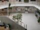 Espacio interior municipal de Parla con múltiples niveles, galerías y elementos decorativos