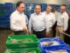 Pérez Llorca en la lonja de pescadores de Santa Pola durante su visita para anunciar inversiones en infraestructuras pesqueras