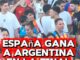 Multitud celebrando en la Plaza del Ayuntamiento de Pinto durante la final del Mundial