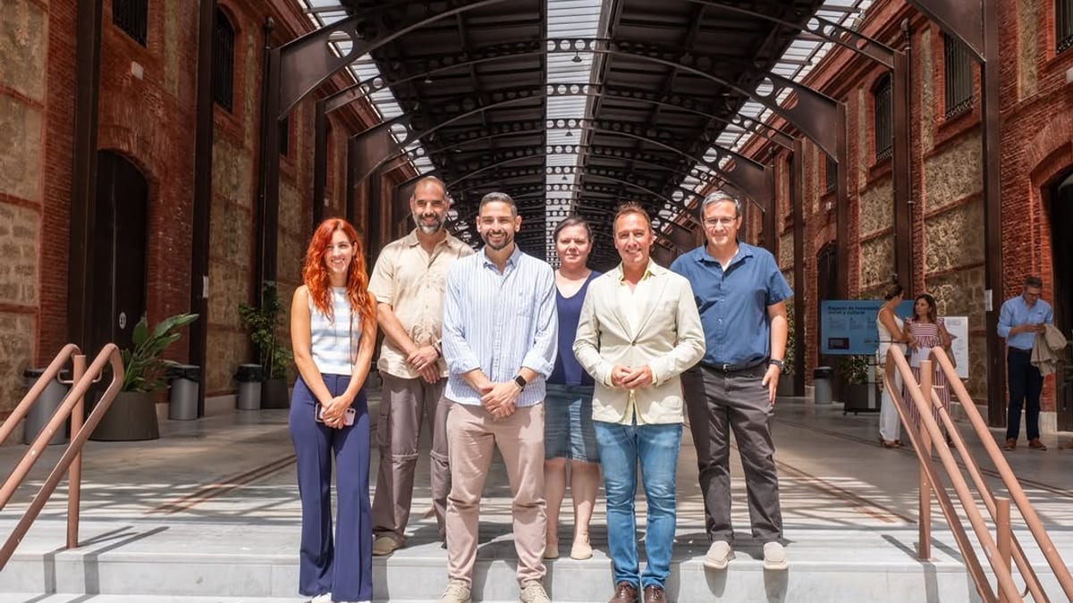 Delegación del Ayuntamiento de Puerto Real en los Depósitos de Tabaco de Cádiz durante la visita al proyecto de recuperación