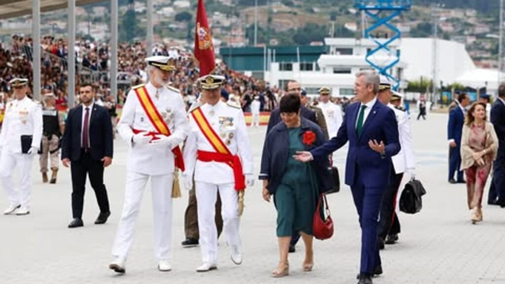 Su Majestad el Rey Felipe VI en la Escuela Naval Militar de Marín durante la entrega de Reales Despachos y Jura de Bandera