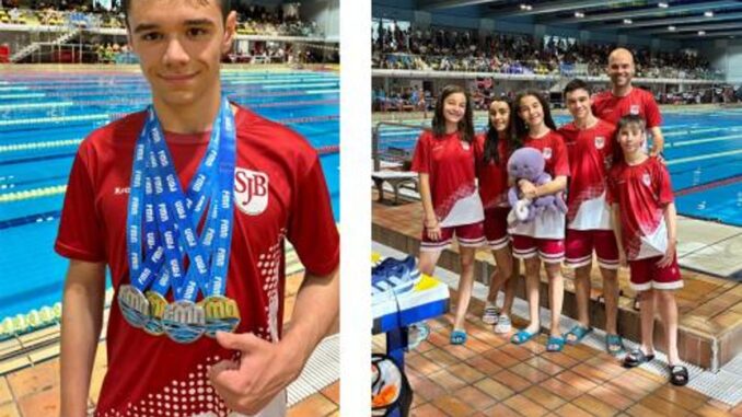 Samuel Fanegas nadando en la piscina durante el Campeonato de Madrid de natación