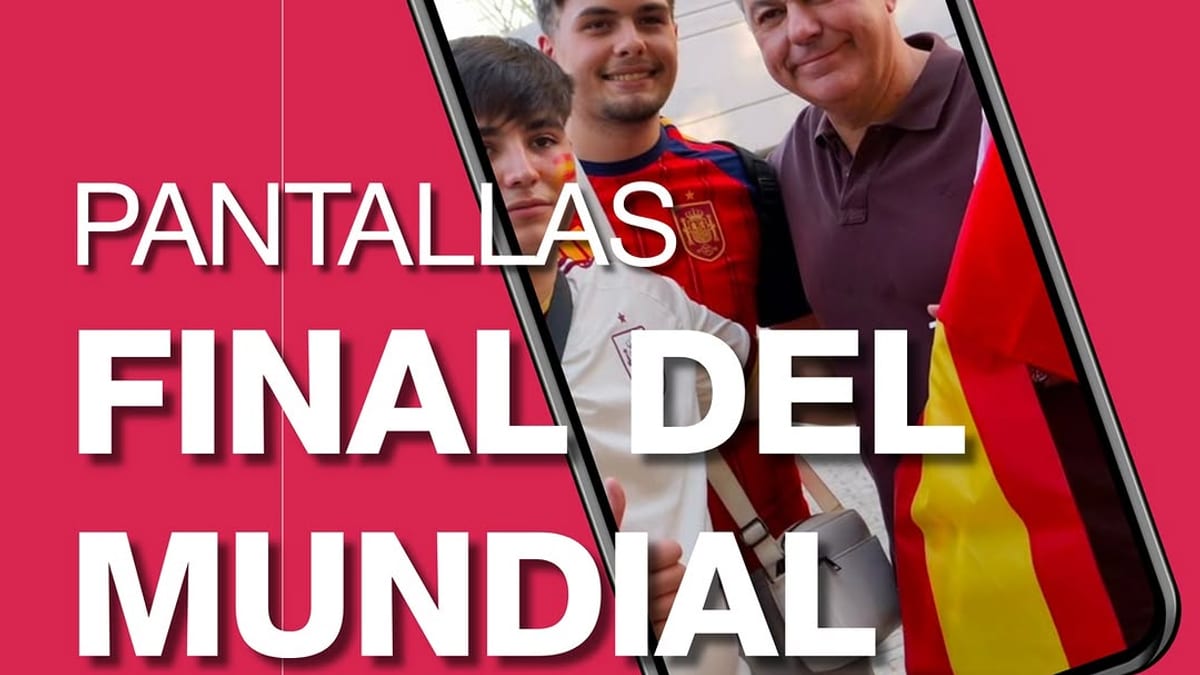 Pantalla gigante retransmitiendo la final del mundial con asistentes celebrando en el recinto de FIBES
