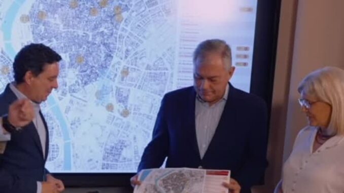 Presentación de Sevilla Centro Vivo por el alcalde, con información sobre 1.039 viviendas en el casco antiguo