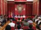 Sala de actos con decoración roja y dorada durante la inauguración del curso internacional de Derecho, democracia y cooperación en las Américas en Toledo