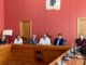 Reunión de la Junta Local de Seguridad de Tomelloso en sala de conferencias con representantes del Ayuntamiento y vecinos