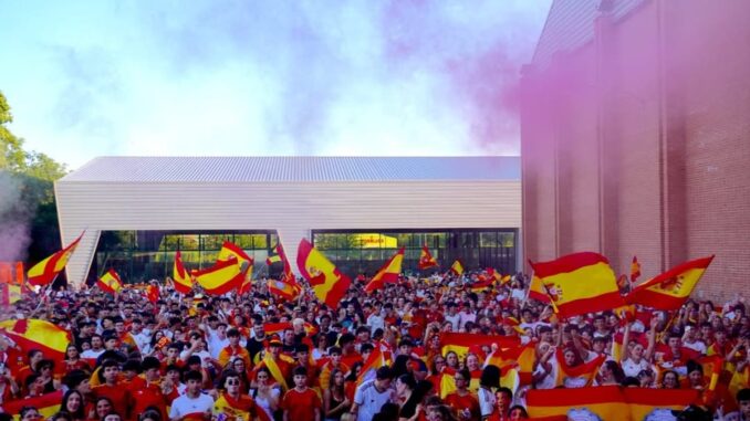 Celebración de Torrijos por el campeonato mundial de España en el Pabellón Municipal