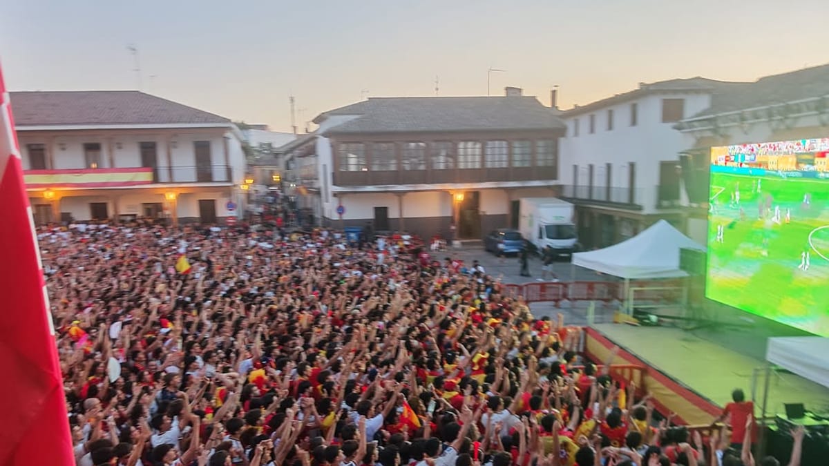 Celebración en Valdemoro durante la final del Mundial de fútbol con la victoria de España frente a Argentina