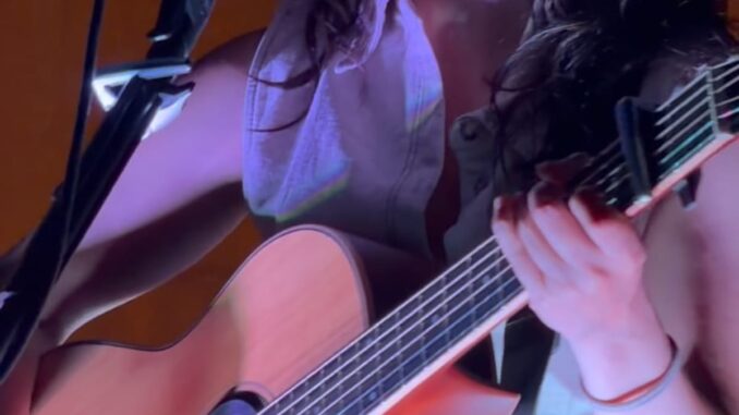 Celebra una noche de vino y música en Bodega Valdehermoso en Valladolid Evento de vino y música en Bodega Valdehermoso de Valladolid con actuación de MERINO entre viñedos