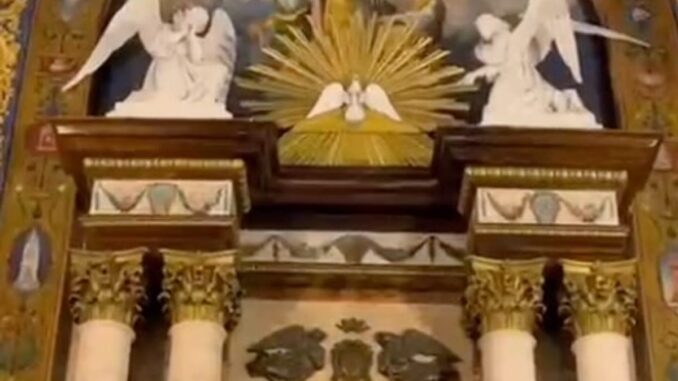 La Virgen del Prado regresa al altar mayor el 30 de julio Imagen de la Virgen del Prado en su camarín del altar mayor