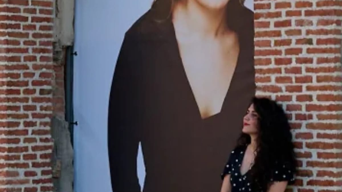 Cartel promocional de 14 exposiciones gratuitas en Madrid durante el verano