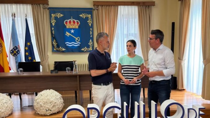 El alcalde de Logroño se reúne con su homólogo de Ribadeo El alcalde de Logroño, Conrado Escobar, durante su encuentro con el primer edil de Ribadeo