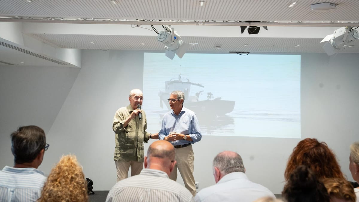 El alcalde de Málaga, Paco de la Torre, durante la recepción ofrecida por la Diputación de Málaga en la Feria de Málaga