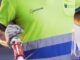 Operación de baldeo mecánico con agua a presión en las calles del distrito empresarial de Alcobendas