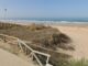 Playa del Palmar con indicaciones de seguridad ante corrientes de resaca