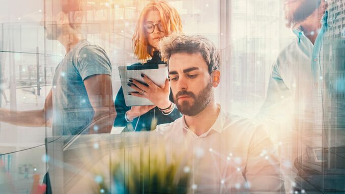 Lidera la contratación pública digital con 131 millones en el primer semestre... Infografía sobre la contratación pública digital en Andalucía mostrando los datos de inversión del primer semestre de 2026