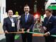 Ceremonia de corte de cinta en evento agroalimentario con representantes de la Junta de Andalucía