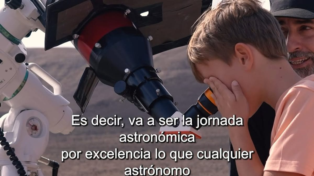 Cartel de la jornada astronómica en La Atalayita con actividades sobre el eclipse solar y las Perseidas
