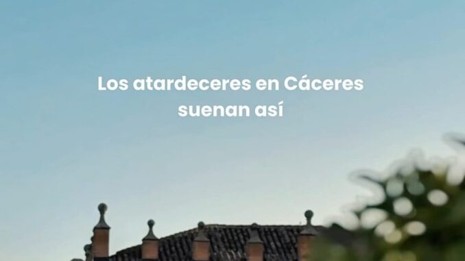 Los atardeceres en Cáceres, ese espectáculo de luz y color Atardecer en la Ciudad Monumental de Cáceres con sus torres iluminadas por la luz dorada del sol