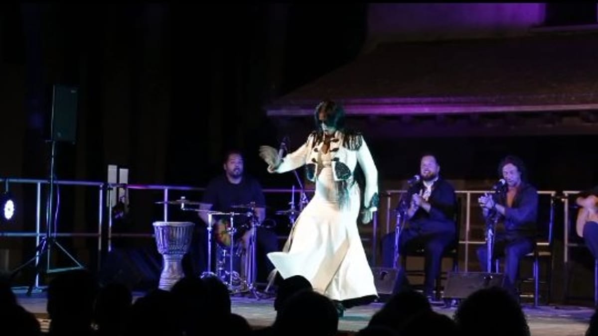 Belén López en actuación de baile flamenco en el Castillo Santa Catalina de Cádiz durante el Festival Patrimonio Flamenco 2026