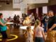 Espacio interior del Centre del Carme con visitantes durante una actividad de verano